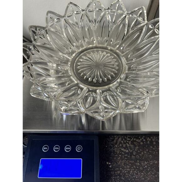 Vintage Petal Federal Glass Round 10” Berry Bowl dish Flower Clear - Picture 11 of 12